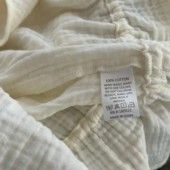 S'edge Apparel Mila Dark Romantic blouse in Frosting size Medium NWOT - Picture 5 of 5